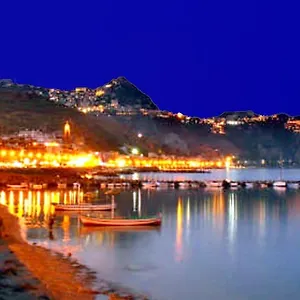Roberto House - Taormina Mare Giardini Naxos
